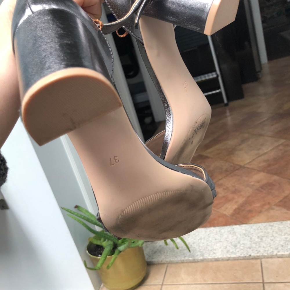 H&M Silver Metallic Ruffle Block Heel Sandals - Picture 4 of 4